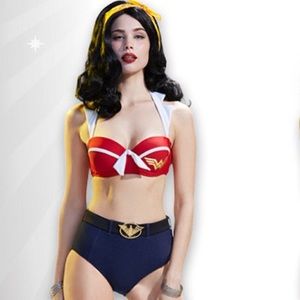 DC BOMBSHELLS WONDER WOMAN BIKINI!